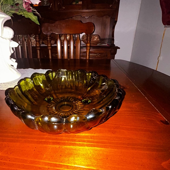 Vintage Indiana glass footed fruit bowl - Picture 3 of 4